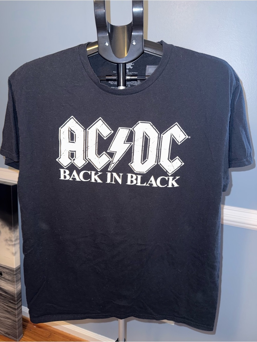 AC/DC Back in Black Graphic Band T-Shirt Black Large Rock Tee 🎸 - Picture 1 of 2